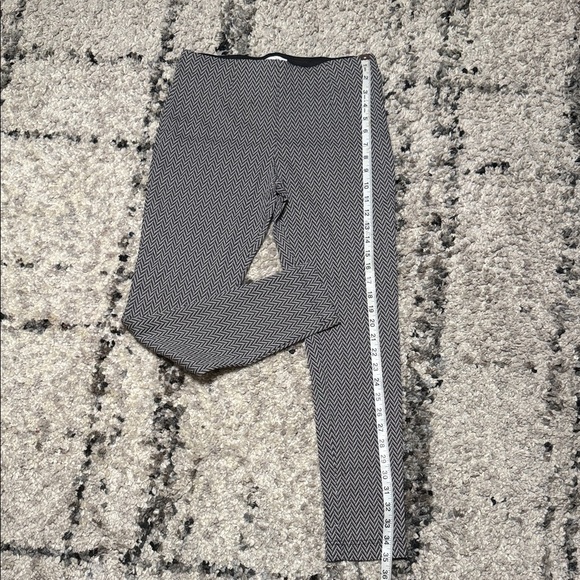 Calvin Klein  Zigzag Stretchy Leggings - Black and White - Picture 1 of 10